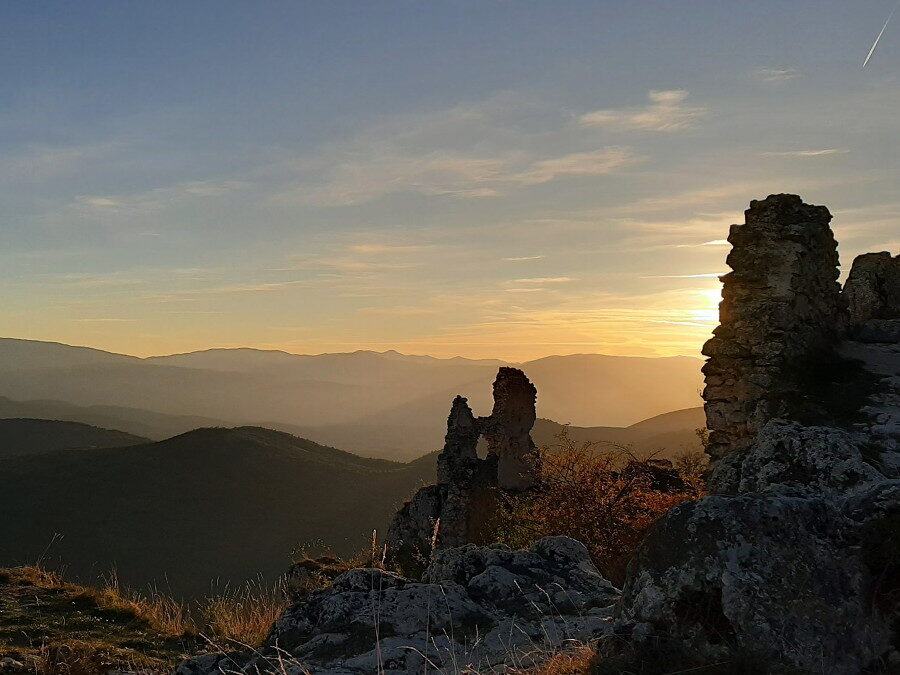 AL COMPLETO Gran Sasso: Rocca Calascio al Tramonto – 6 agosto 2022