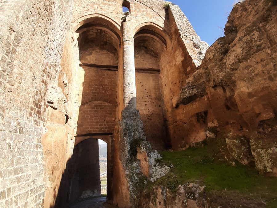 Le Mura di Orvieto, la Necropoli, i Mercatini – 19 dicembre 2021