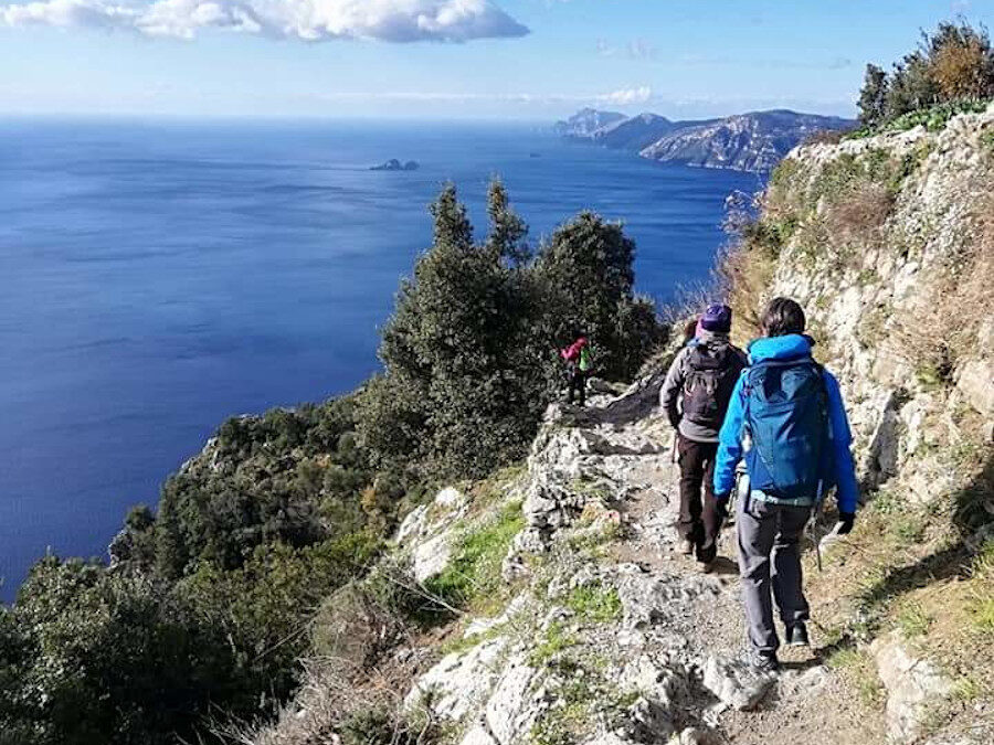 AL COMPLETO Week End sulla Costiera Amalfitana: Il Sentiero degli Dei e La Valle delle Ferriere – dal 17 al 18 giugno 2023